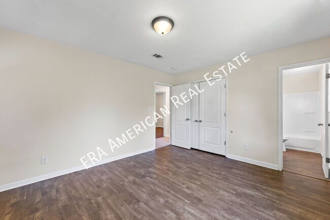 Building Photo - 1221 Albuquerque Cir