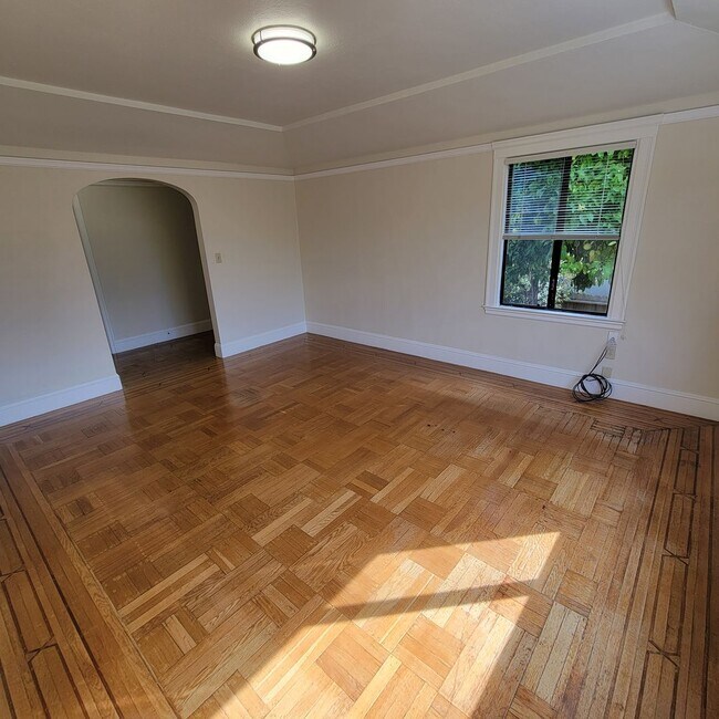 Building Photo - 950 Fremont St