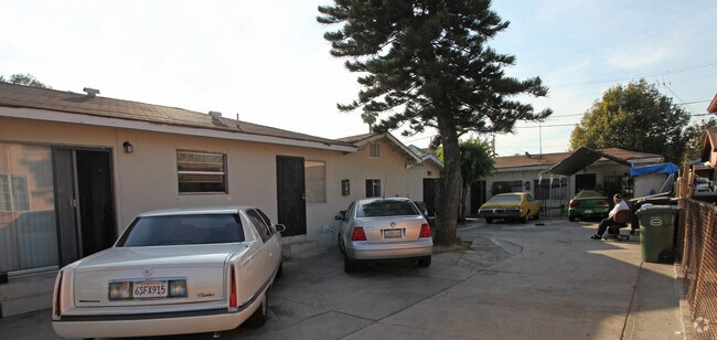 Building Photo - 737-741 S Duncan Ave