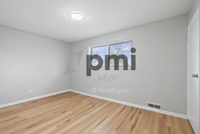 Building Photo - 3027 Rotunda Ct S