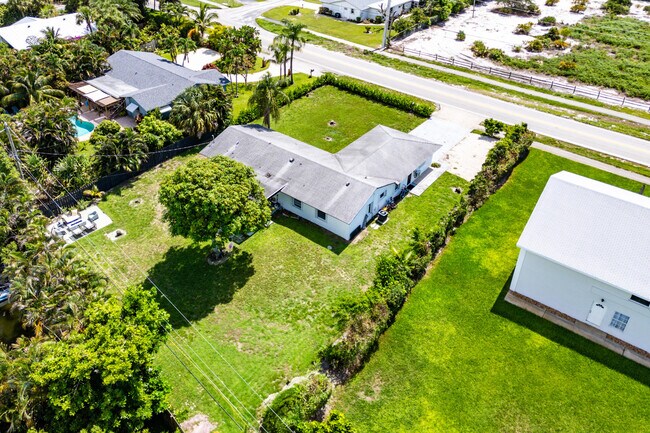Building Photo - 3135 S Seacrest Blvd