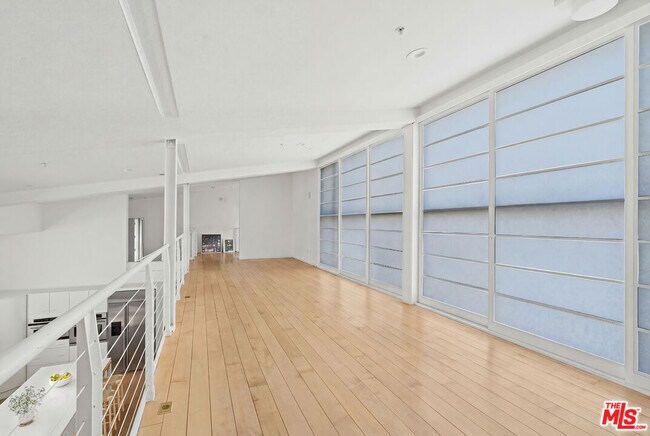 Building Photo - 2100 Abbot Kinney Blvd