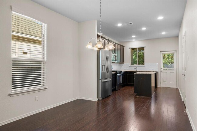 Building Photo - 537 Bonnet Blvd