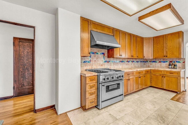 Building Photo - 940 14th St