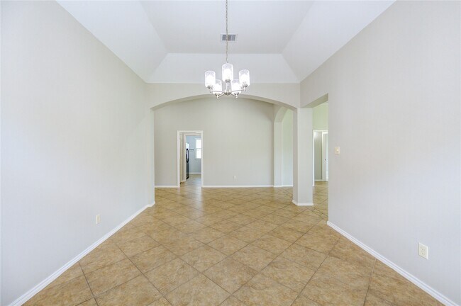 Building Photo - 5615 Stoneridge Ct