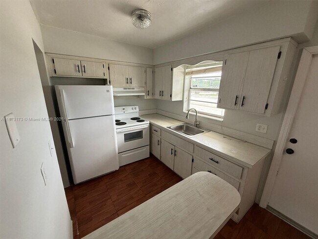 Primary Photo - 7401 Pines Blvd