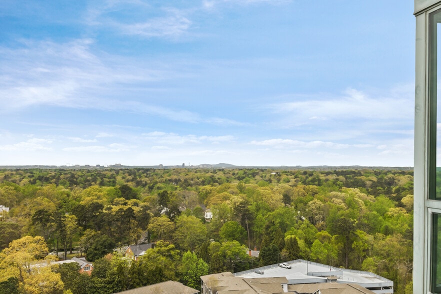 West View - 2870 Pharr Court South NW