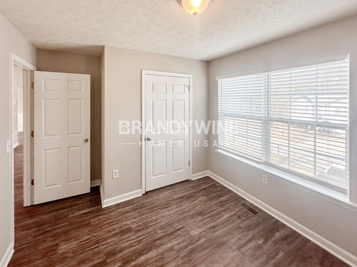 Building Photo - 581 Twin Oaks Ln