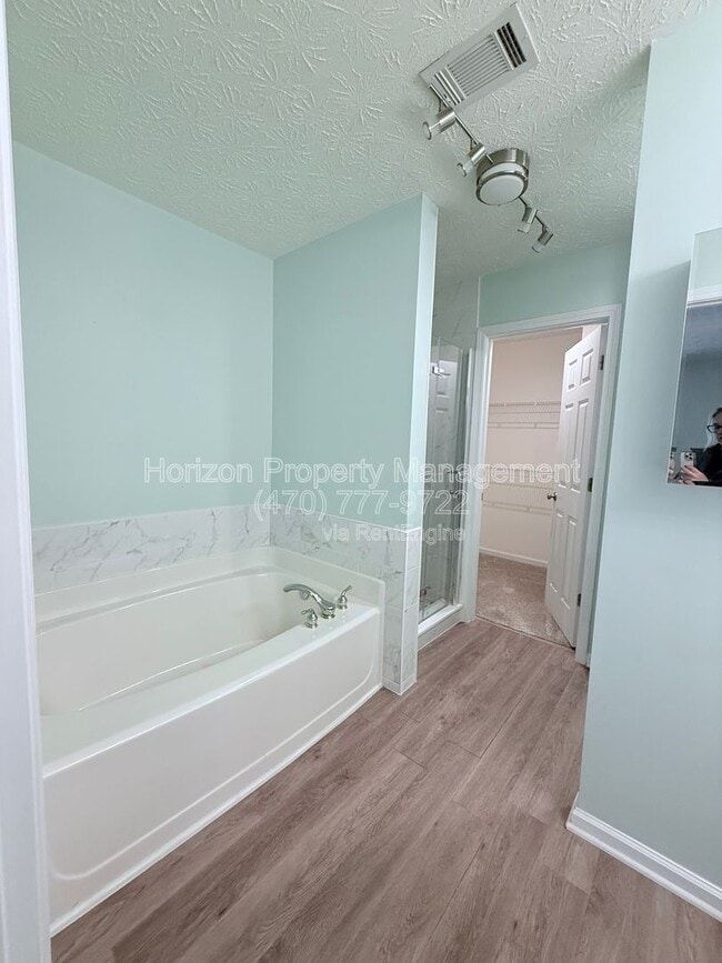 Building Photo - 6474 Portside Way