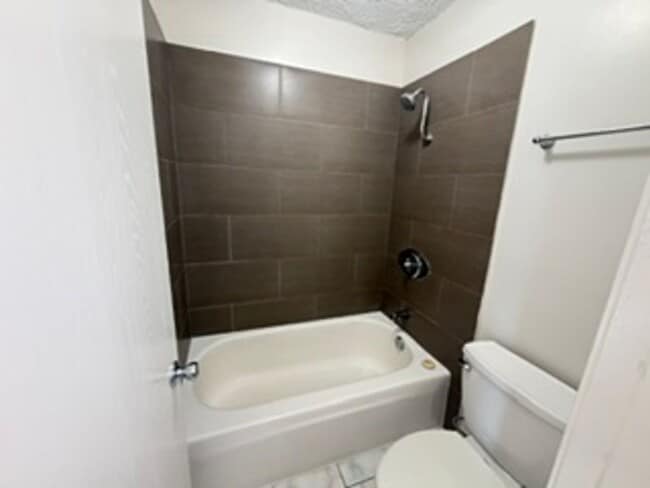 Building Photo - Welcome to your new home at Pearlridge Gardens & Tower! This 1-bedroom, 1-bathroom condo $2,100