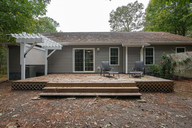 Building Photo - 174 Live Oak Dr