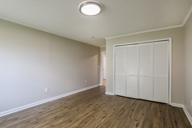 Building Photo - 3 Bedroom Home on Corner Lot