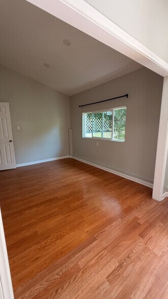 Building Photo - 316 W Alamar Ave