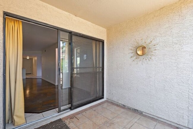 Building Photo - 205 N 74th St