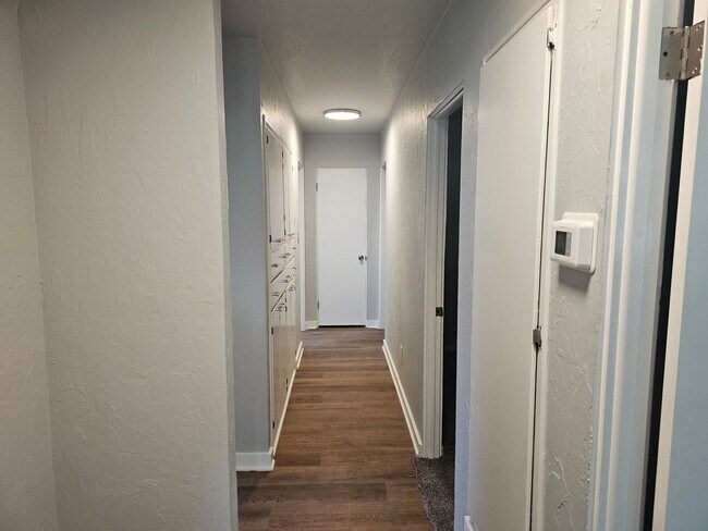 Building Photo - 3 bed 2 bath Newly Renovated Home For Rent