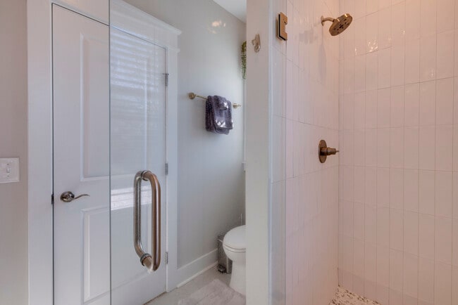 Building Photo - 615 E 33rd St