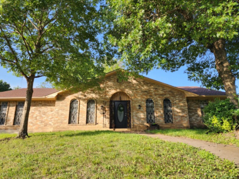 Building Photo - 3834 Kiest Valley Pkwy