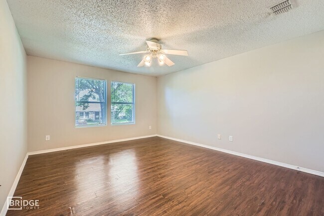 Building Photo - 1395 Stewart Dr