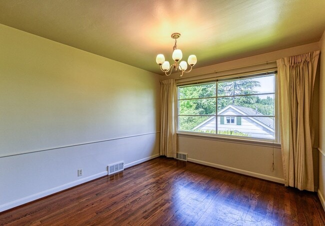 Building Photo - Laurelhurst Home