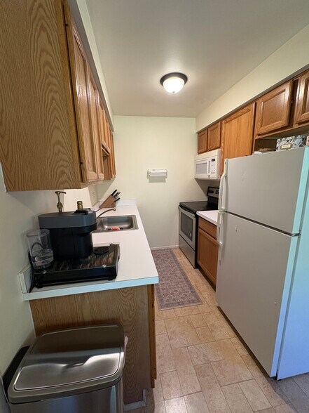 Building Photo - 212 Princeton Dr