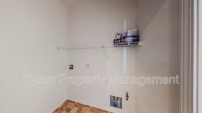 Building Photo - 1035 Maroa St NW