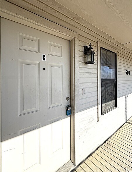 Building Photo - 503 Bermuda St