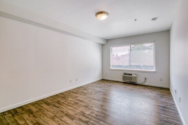 Building Photo - Roseland Apartments