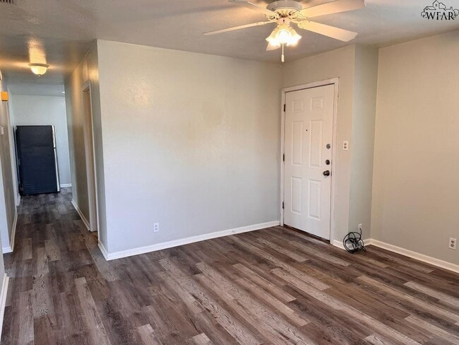 Building Photo - 1401 E Cortez Dr