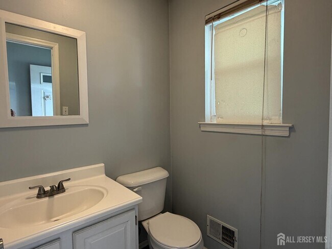 Building Photo - 99 Brookview Cir