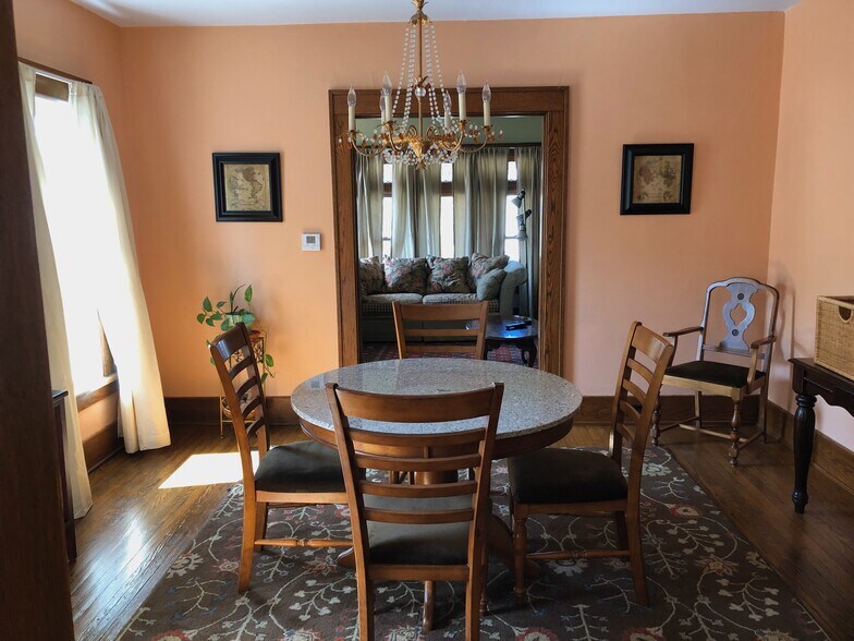 Dining room - 719 W 2nd St
