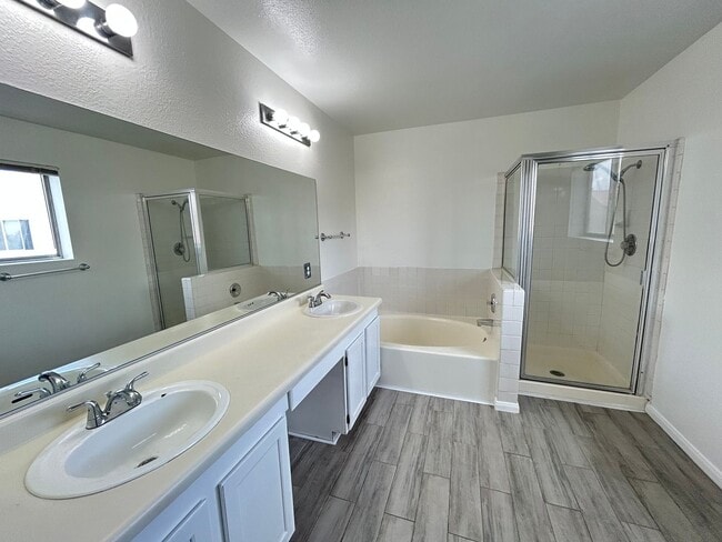 Building Photo - No HOA! 4 Bedroom 2.5 Bath with Pool!