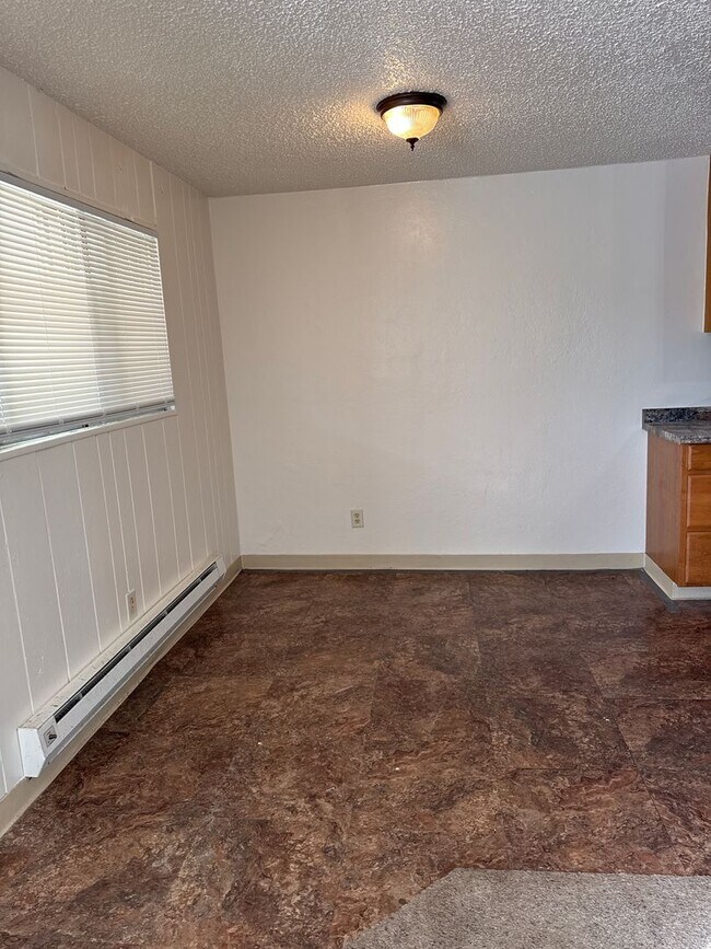 Building Photo - Quail Hollow 13