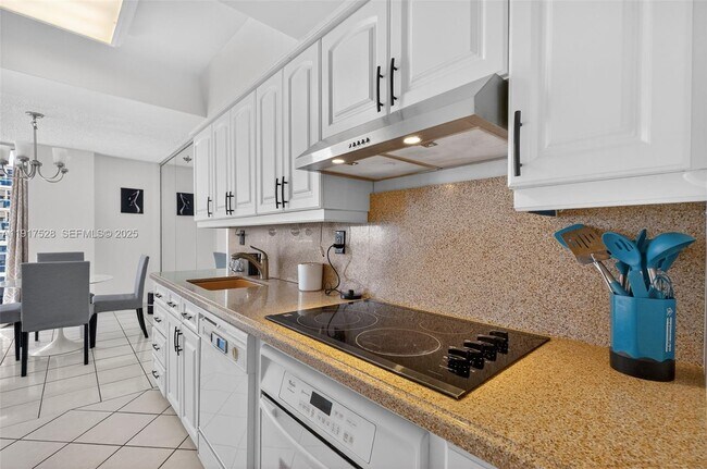 Building Photo - 2401 Collins Ave