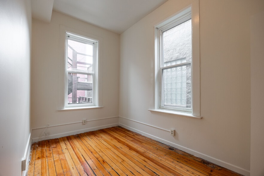 Building Photo - 2059 N Clifton Ave