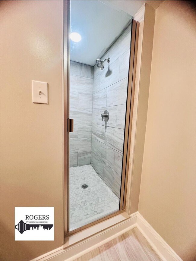 Building Photo - Newly Renovated Studio Apt. - Creedmoor