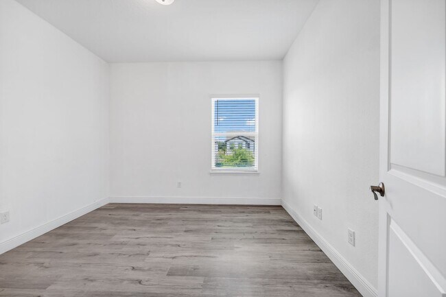 Building Photo - 7381 Alpine Butterfly Ln