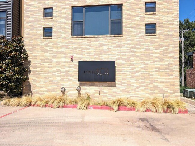 Building Photo - 401 Boyd St