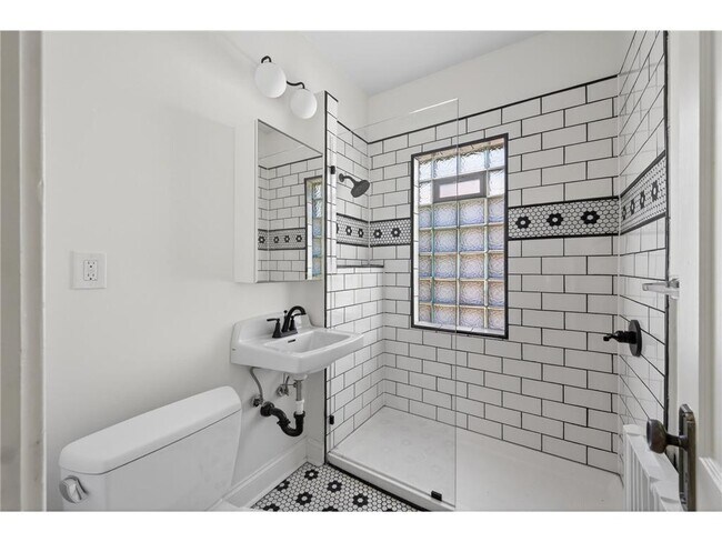 Building Photo - 971 Goodrich Ave