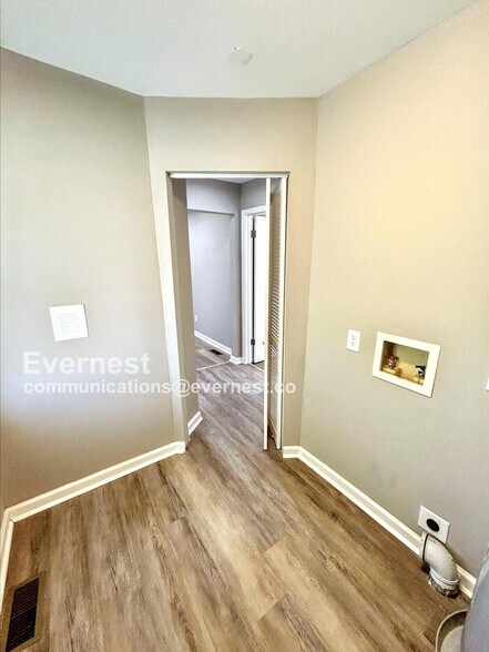 Building Photo - 1029 Edgewood Dr