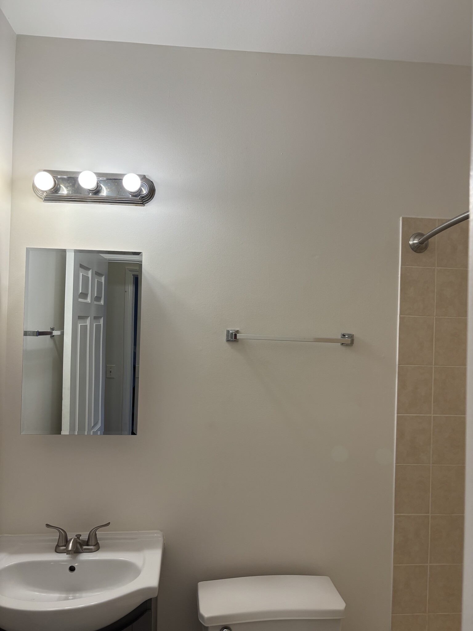 Bathroom - 3906 W Belmont Ave