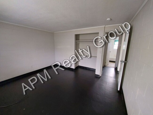 Building Photo - Renovated two bedroom near Harden Street - 50% off!