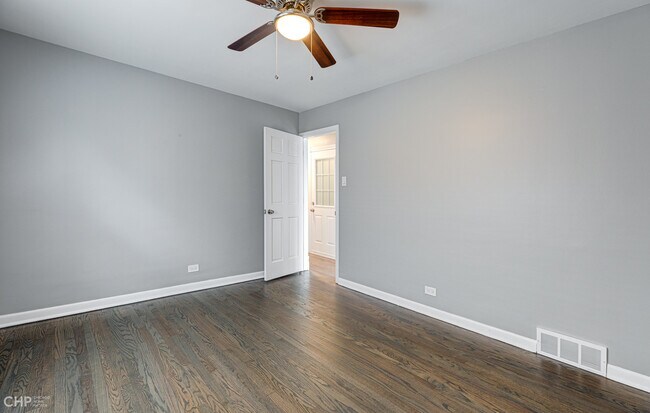 Building Photo - 5812 W 63rd Pl