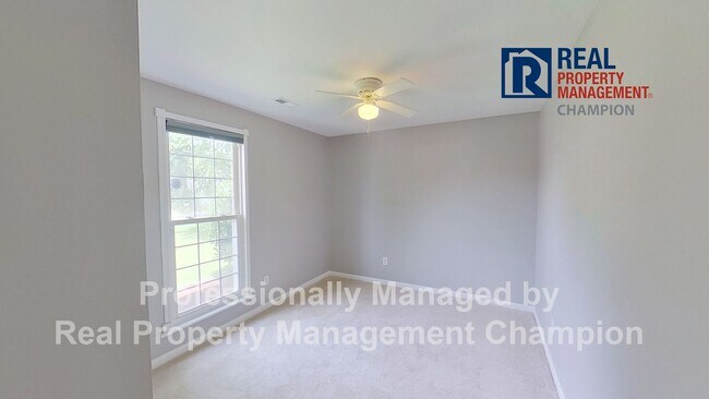 Building Photo - Charming Ranch Style Home with Spacious Fenced Yard