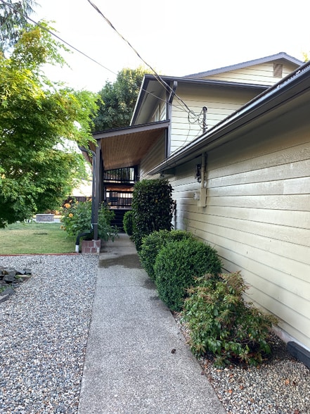 Building Photo - 4213 S 185th St