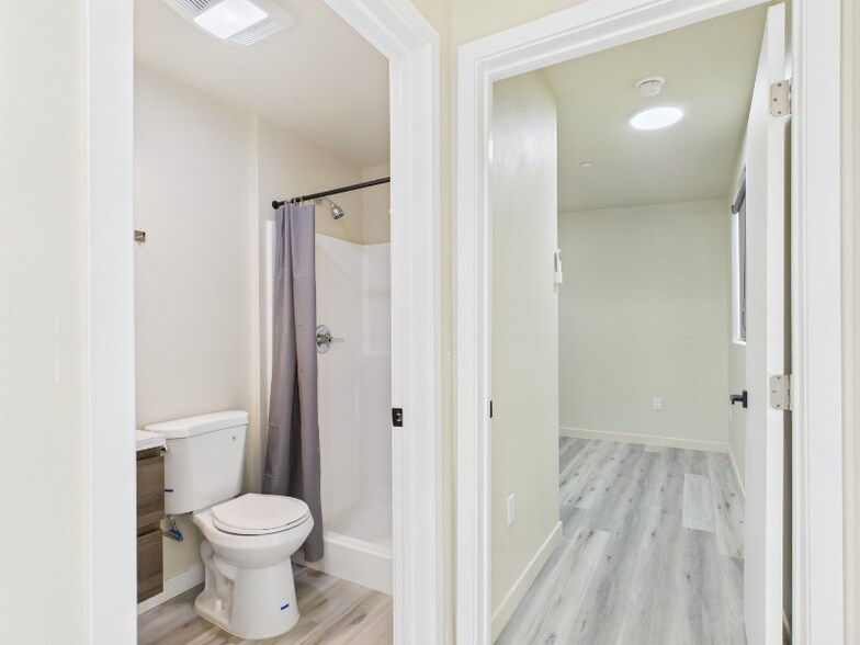 Building Photo - 8455 Langdon Ave