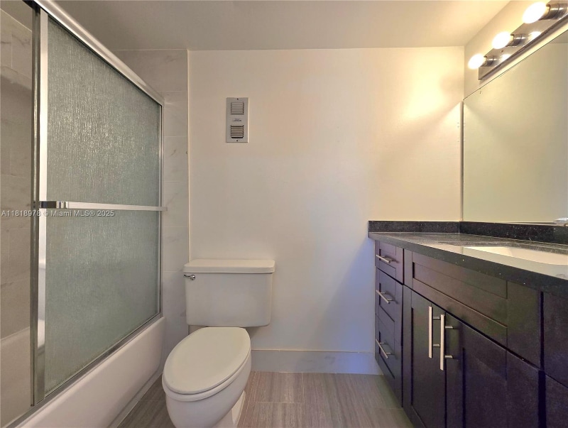 Building Photo - 2500 NE 135th St