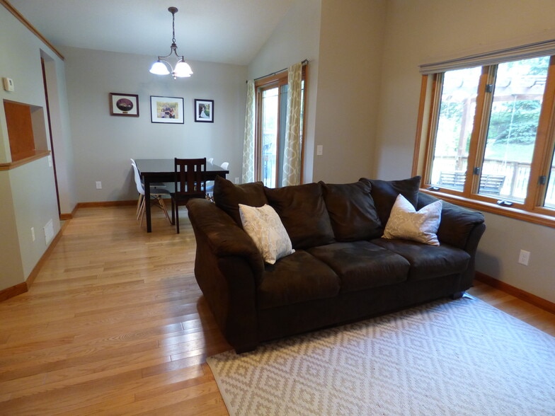 Open living/dining - 8475 168th St W
