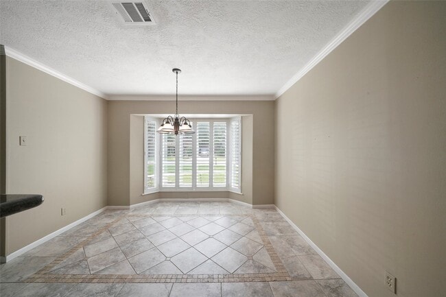 Building Photo - 28914 Pine Hill Dr