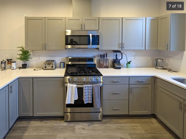 Building Photo - Your Silverdale Sanctuary Awaits! Fully Furnished with All Utilities Included.