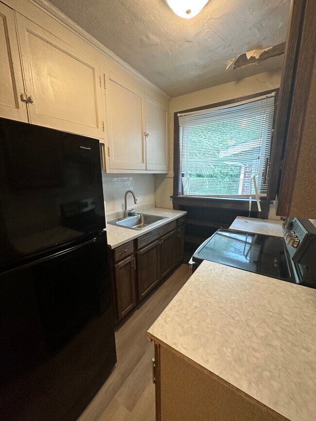 Building Photo - 5848 Kennerly Ave